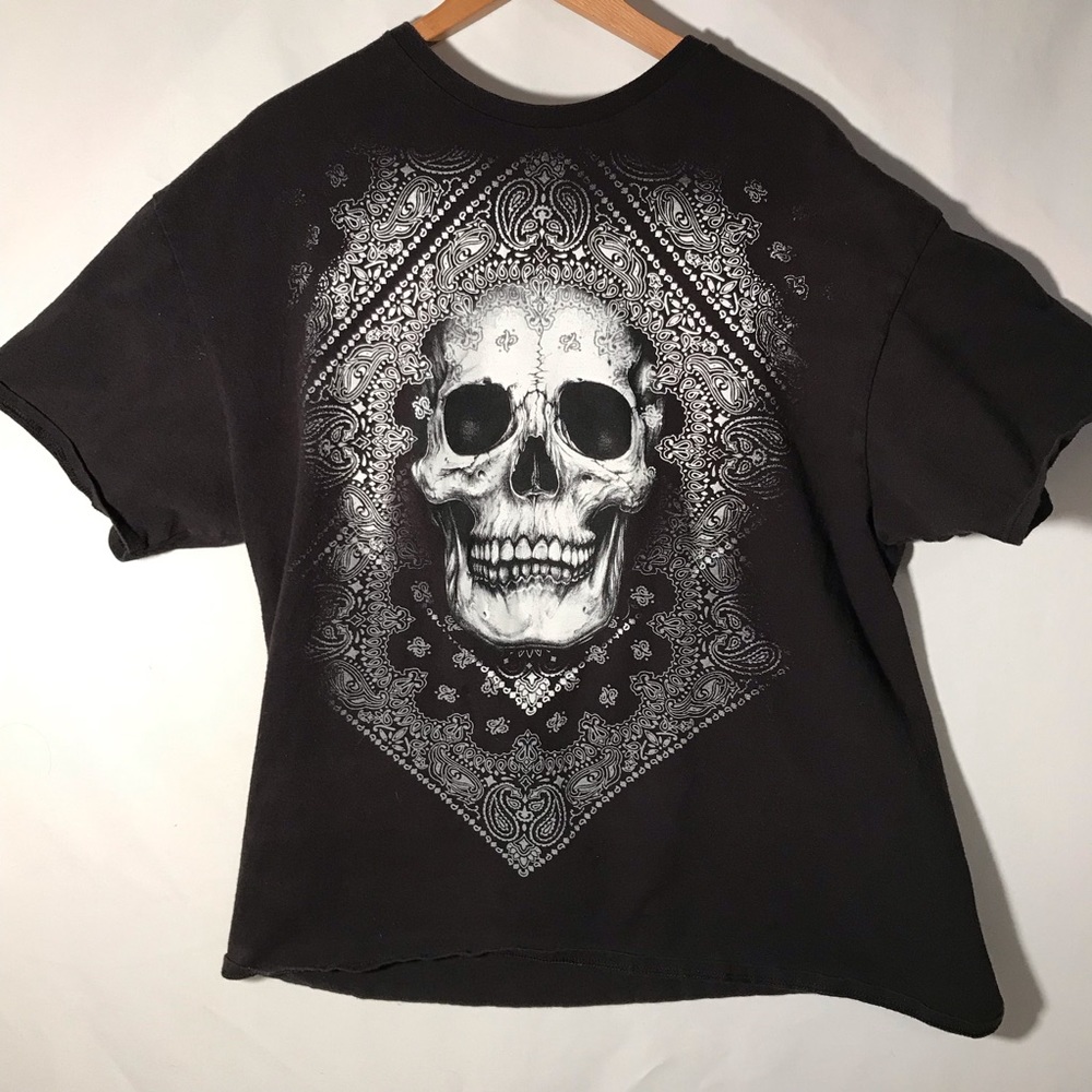 Large black skull tshirt